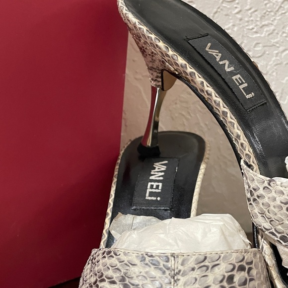 Vaneli Snakeskin Heels w/ Silver Metal Heel Sz. 9.5 - Picture 4 of 8